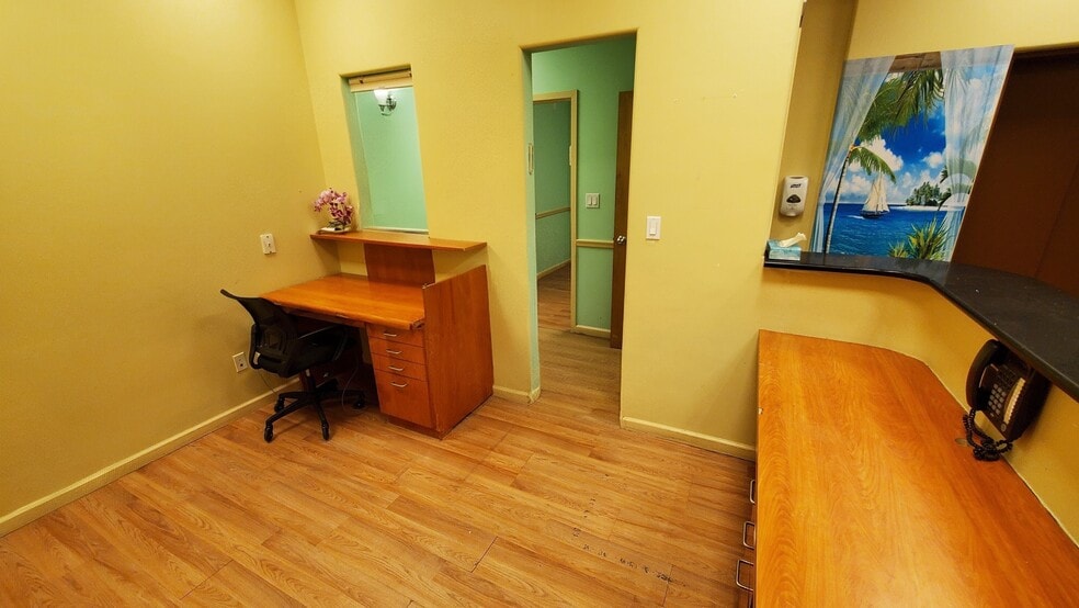 16040 78th Rd, Flushing, NY for lease - Interior Photo - Image 3 of 10