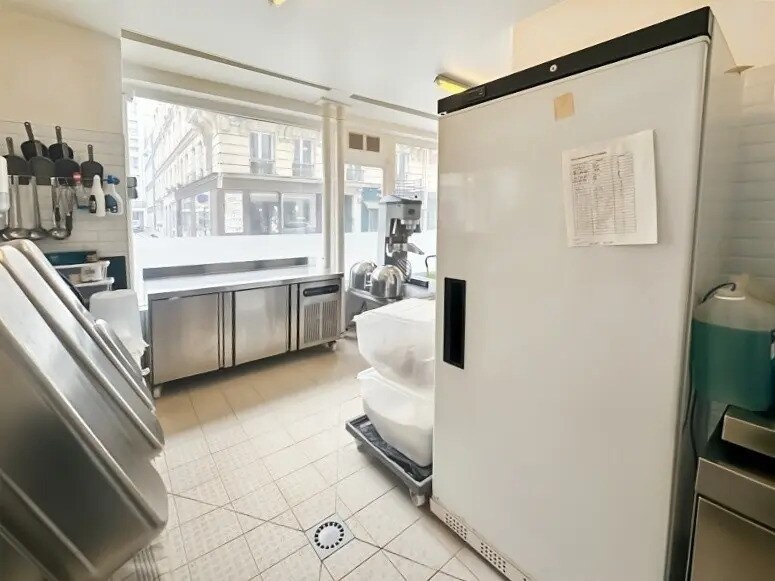 Retail in Paris for lease - Building Photo - Image 2 of 6