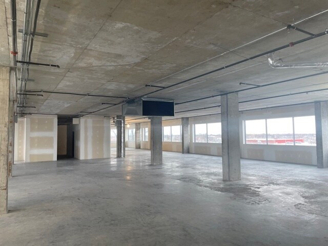 10205 Boul Pie-IX, Montréal, QC for lease - Interior Photo - Image 3 of 15