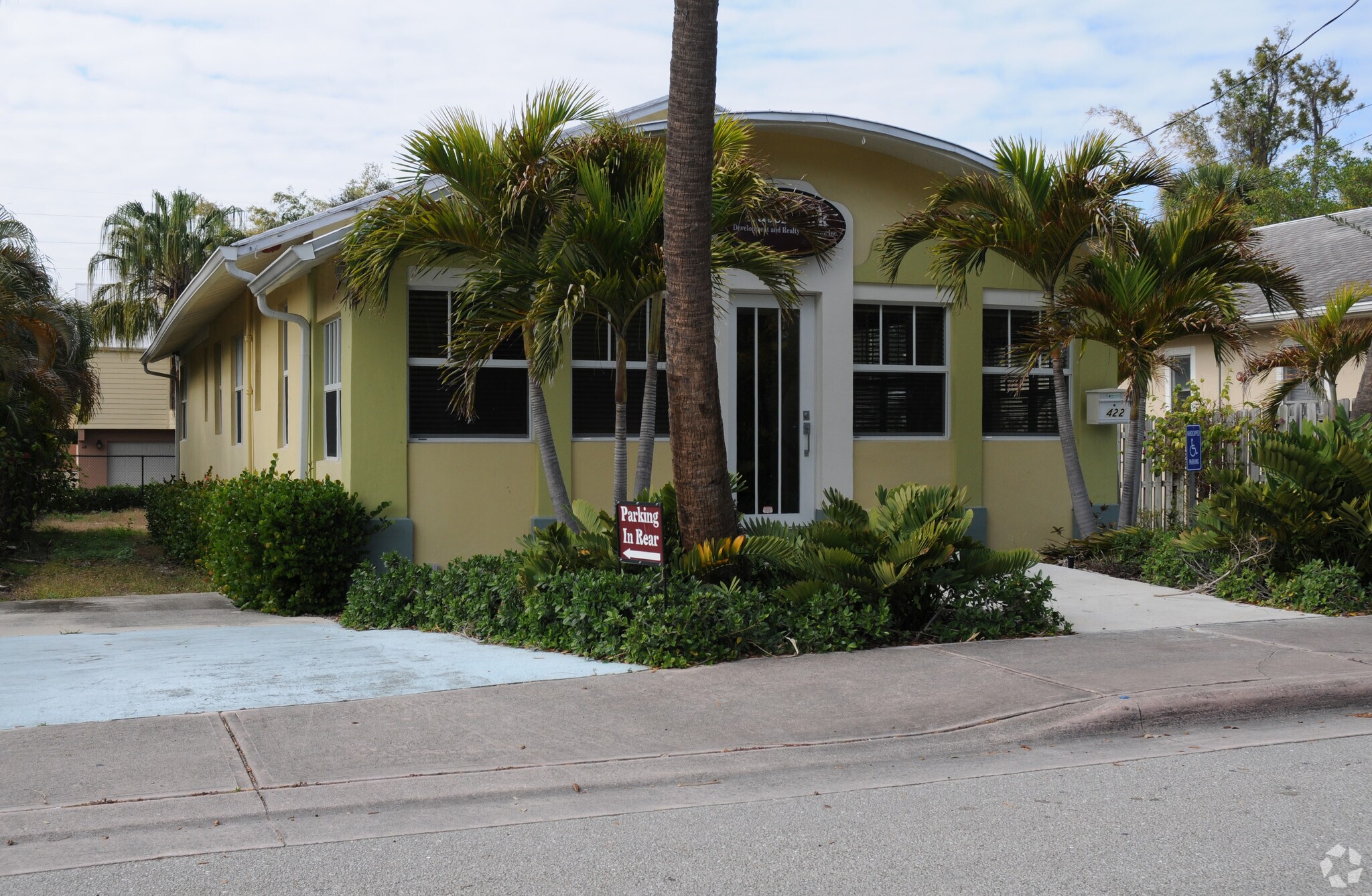 422 SW Akron Ave, Stuart, FL for sale Primary Photo- Image 1 of 1