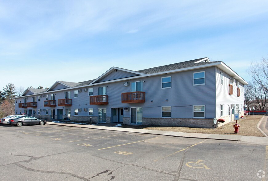 384 Red Cedar St, Menomonie, WI for sale - Primary Photo - Image 1 of 1