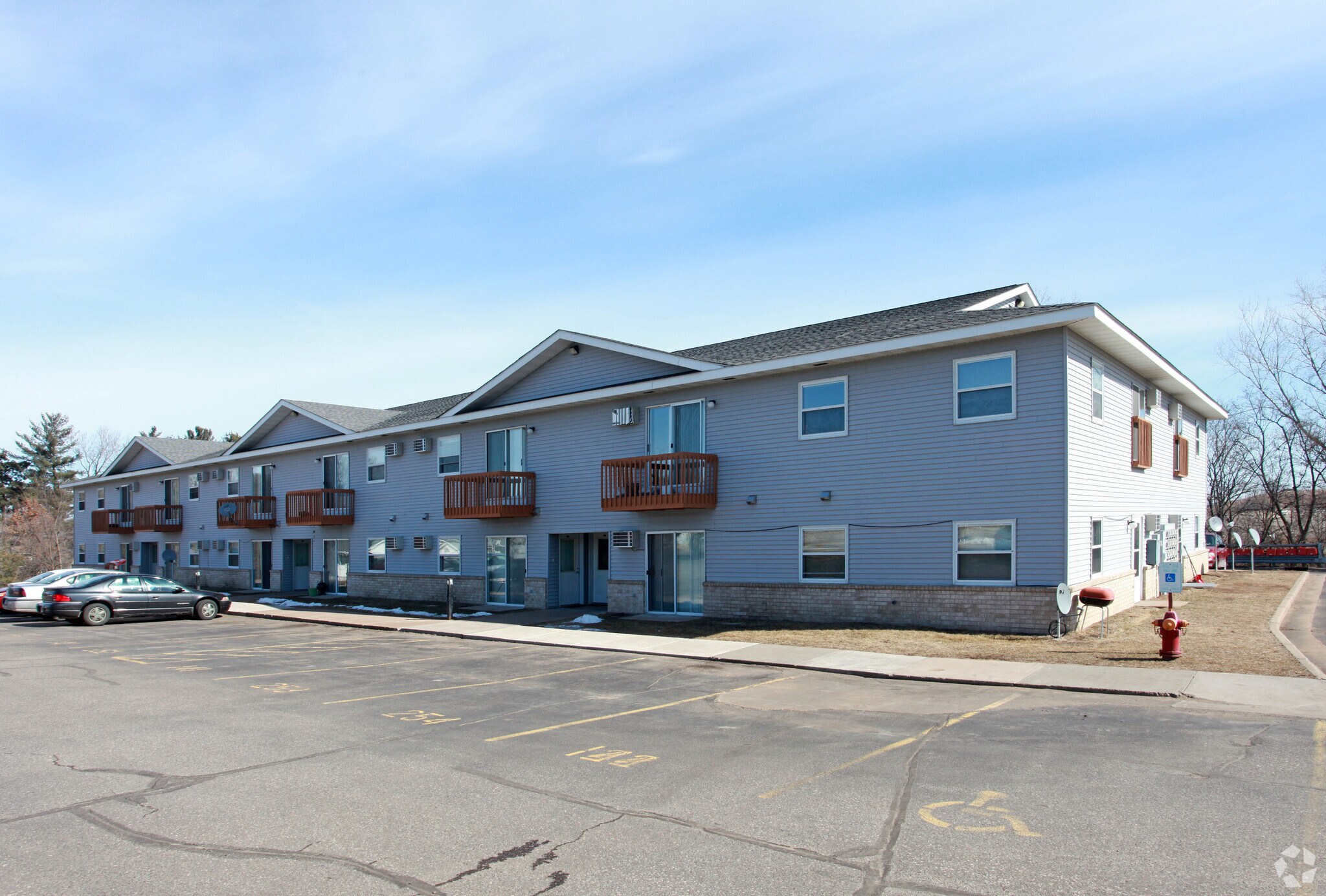 384 Red Cedar St, Menomonie, WI for sale Primary Photo- Image 1 of 1