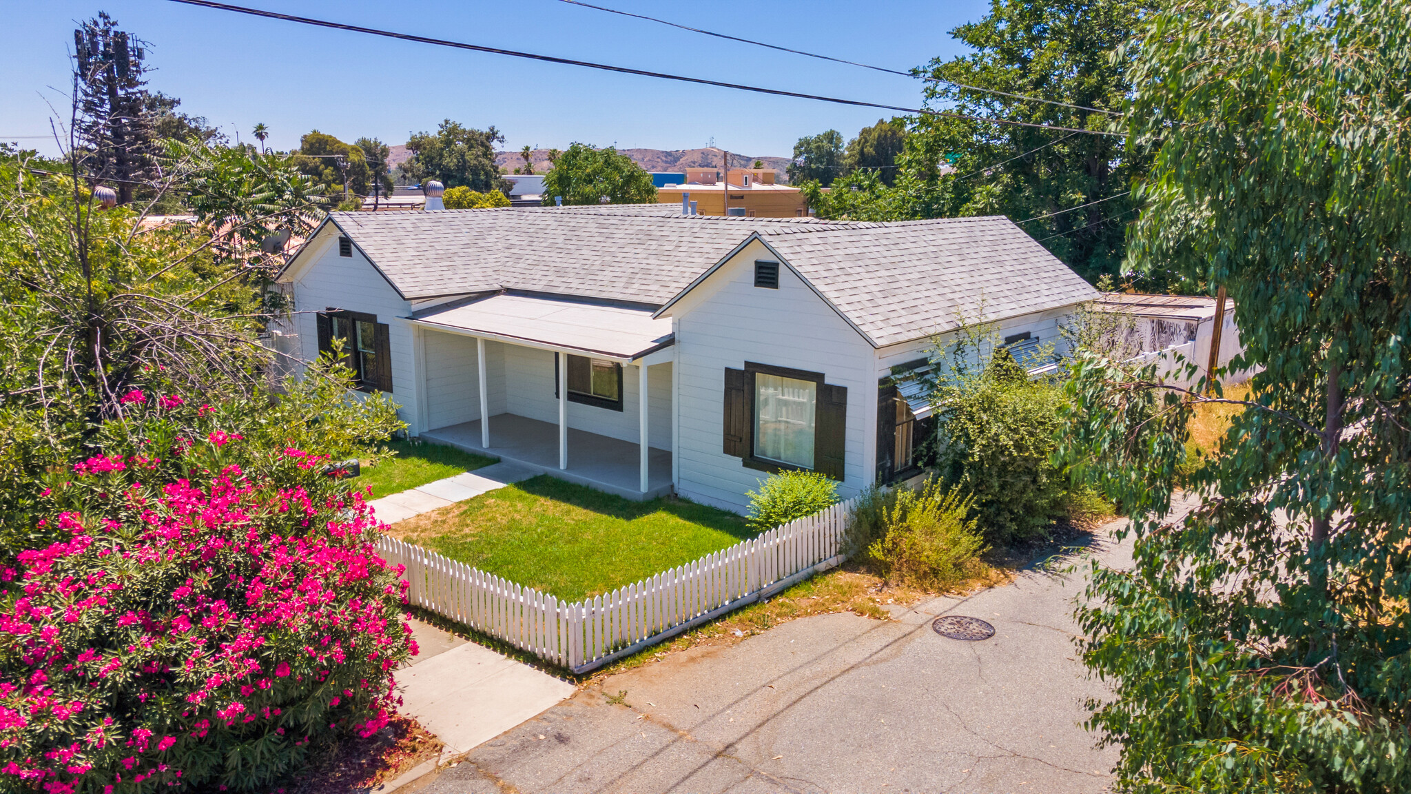 559 Edgar Ave, Beaumont, CA for sale Primary Photo- Image 1 of 14