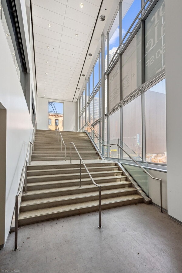 360 N State St, Chicago, IL 60654 - Unit 200 -  - Interior Photo - Image 1 of 7