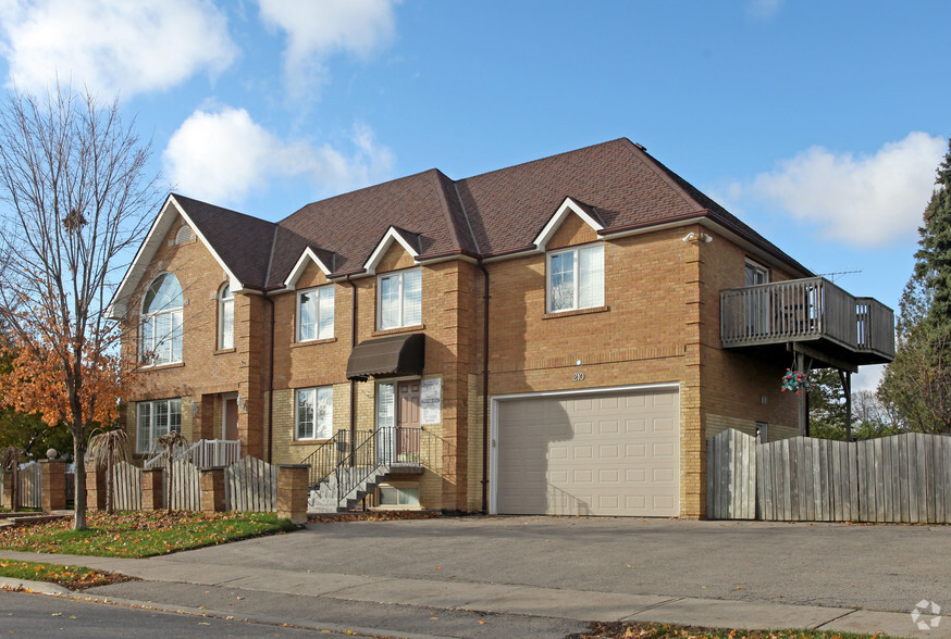 210 Jacey Anne Dr, Richmond Hill, ON for sale - Building Photo - Image 1 of 12