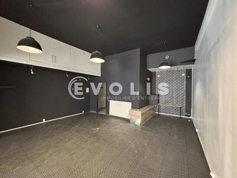 Retail in Amiens for lease - Interior Photo - Image 2 of 9