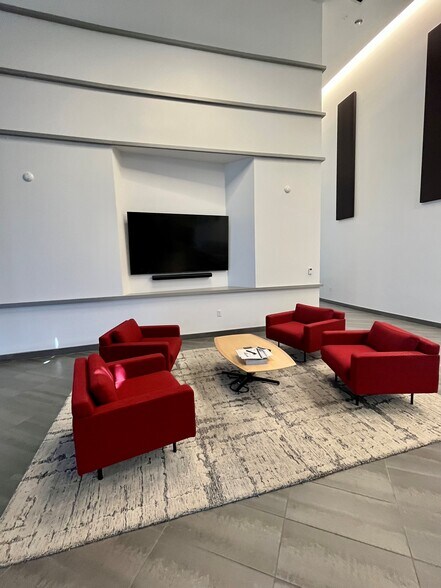 7345 E Acoma Dr, Scottsdale, AZ for lease - Lobby - Image 3 of 8