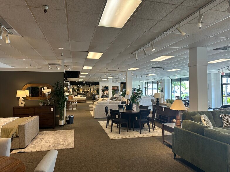 4296-4360 Malaai St, Honolulu, HI for lease - Building Photo - Image 2 of 6