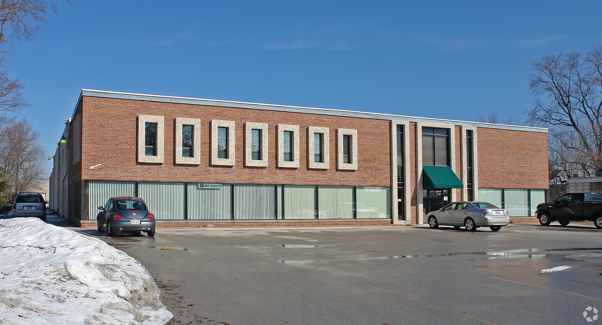 N48W13334 Hampton Ave, Menomonee Falls, WI for sale Building Photo- Image 1 of 1