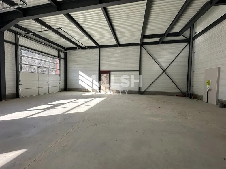 Flex in Montmerle-sur-Saône for lease - Interior Photo - Image 3 of 8