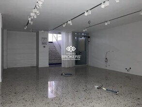 Retail in Boulogne-Billancourt for lease Interior Photo- Image 2 of 5