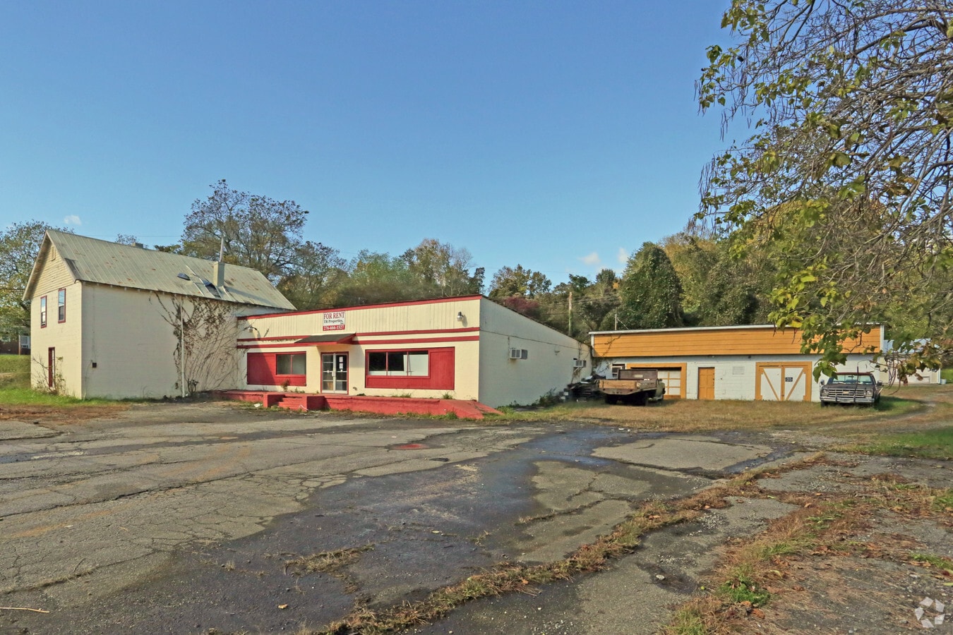 930 Blackberry Rd, Bassett, VA 24055