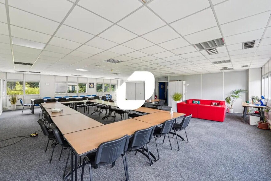 Office in Meylan for sale - Interior Photo - Image 2 of 12