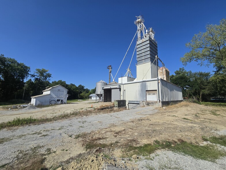 10199 S Wayne Rd, Warren, IN for sale - Building Photo - Image 2 of 36