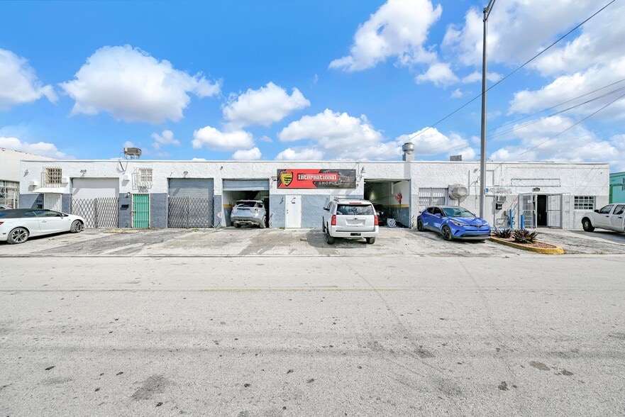 205 W 22nd St, Hialeah, FL for sale - Building Photo - Image 1 of 6