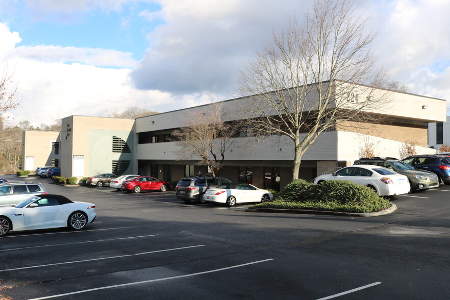 224 S Peters Rd, Knoxville, TN for lease - Building Photo - Image 1 of 4