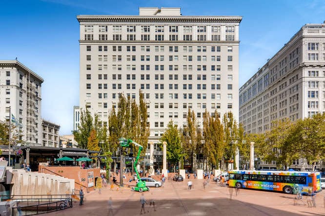 621 SW Morrison St, Portland, OR for lease - Building Photo - Image 3 of 7