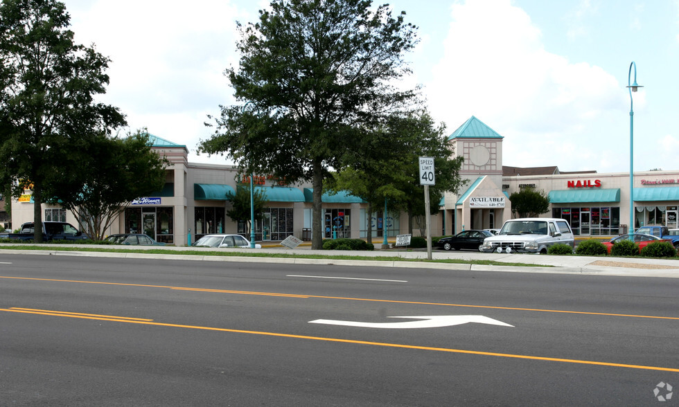 200 N Battlefield Blvd, Chesapeake, VA for lease - Building Photo - Image 3 of 11