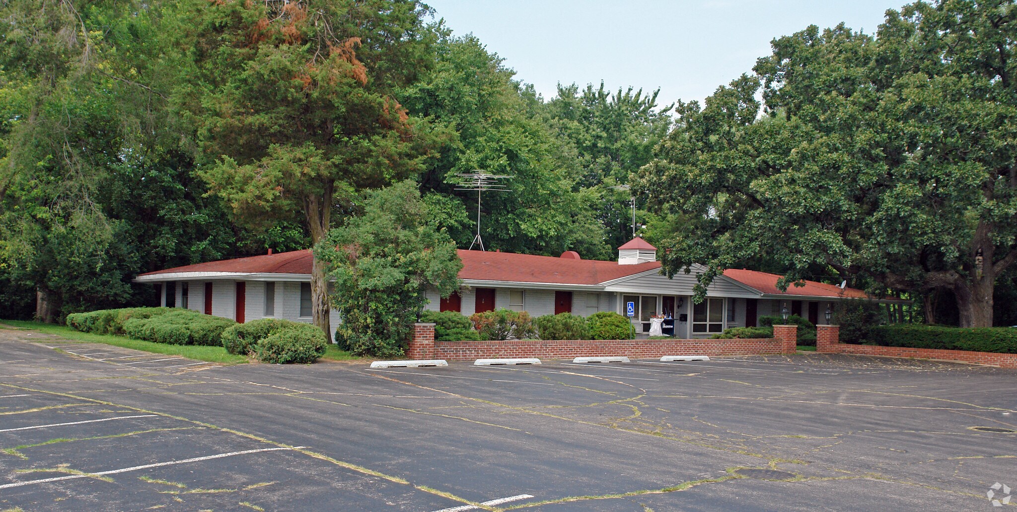 110 S Virginia St, Crystal Lake, IL for sale Primary Photo- Image 1 of 1