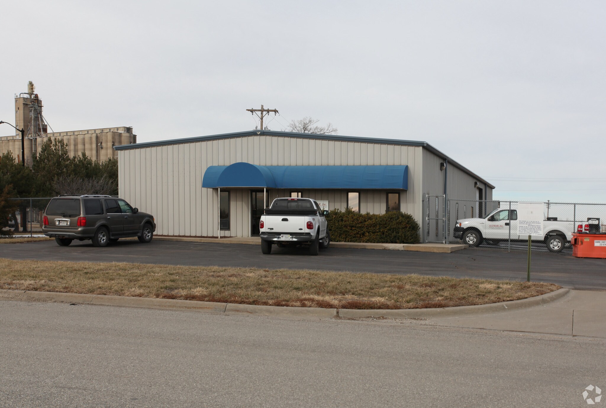 3860 NW 16th St, Topeka, KS for sale Primary Photo- Image 1 of 1