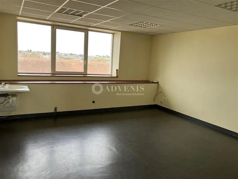 Office in Bourges for lease - Building Photo - Image 1 of 5