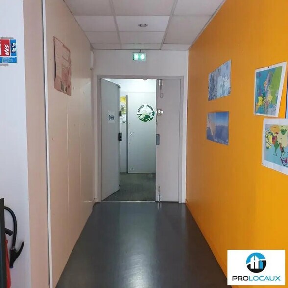 Office in Grenoble for sale - Interior Photo - Image 2 of 10