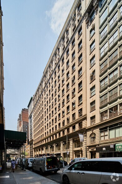121-127 W 27th St, New York, NY for sale - Building Photo - Image 1 of 1