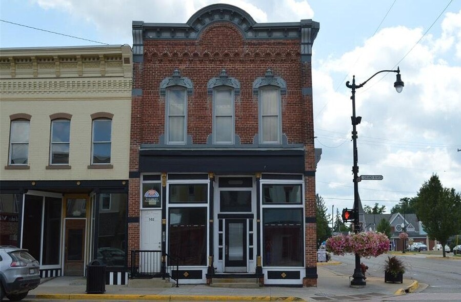 102 W Grand River Ave, Fowlerville, MI 48836