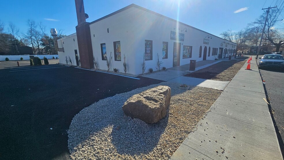 564-594 Success Ave, Stratford, CT for lease - Building Photo - Image 2 of 8