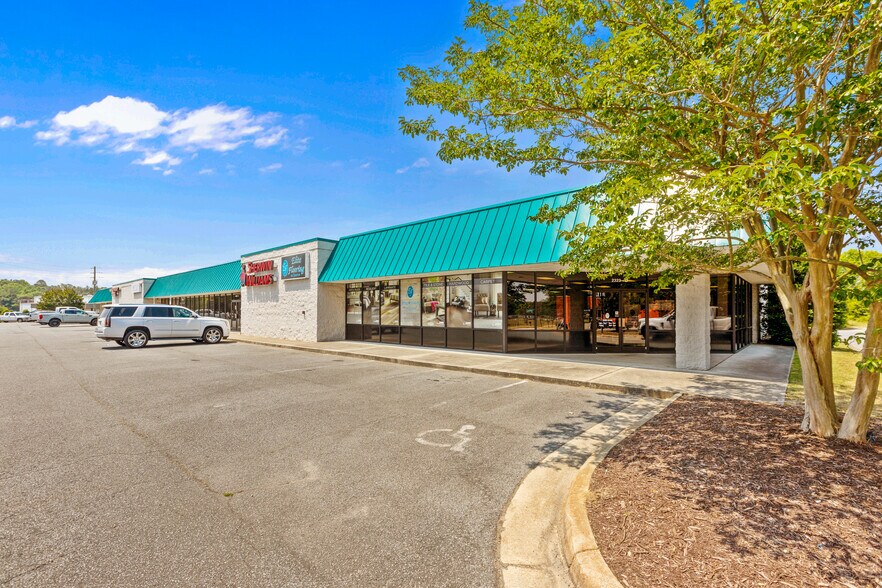 2323 Elaines Way, Winterville, NC for sale - Building Photo - Image 1 of 1