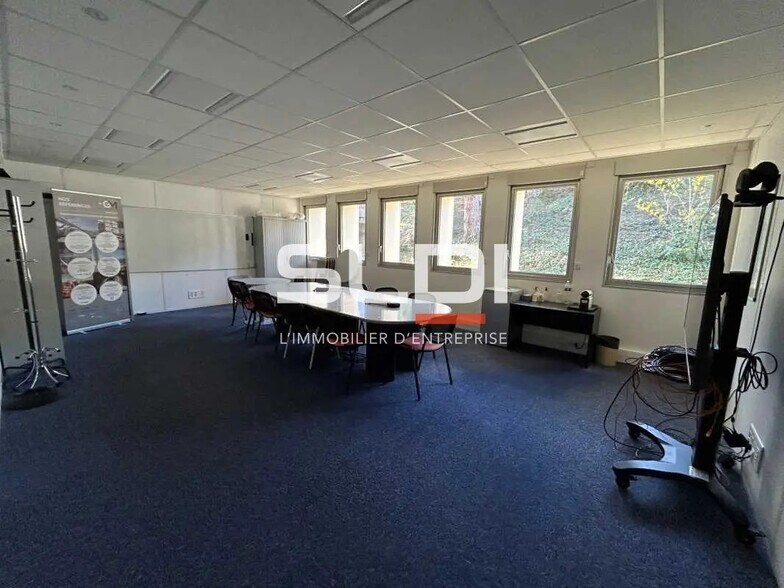 Office in Écully for sale - Interior Photo - Image 1 of 6