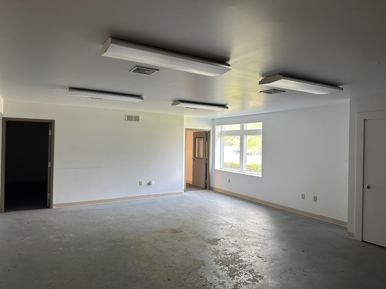 470 Route 31 N, Ringoes, NJ for lease Interior Photo- Image 1 of 2