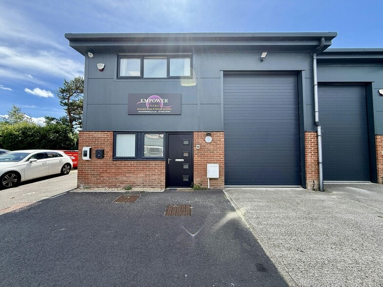 165 Christchurch Rd, Ringwood for lease - Building Photo - Image 1 of 11