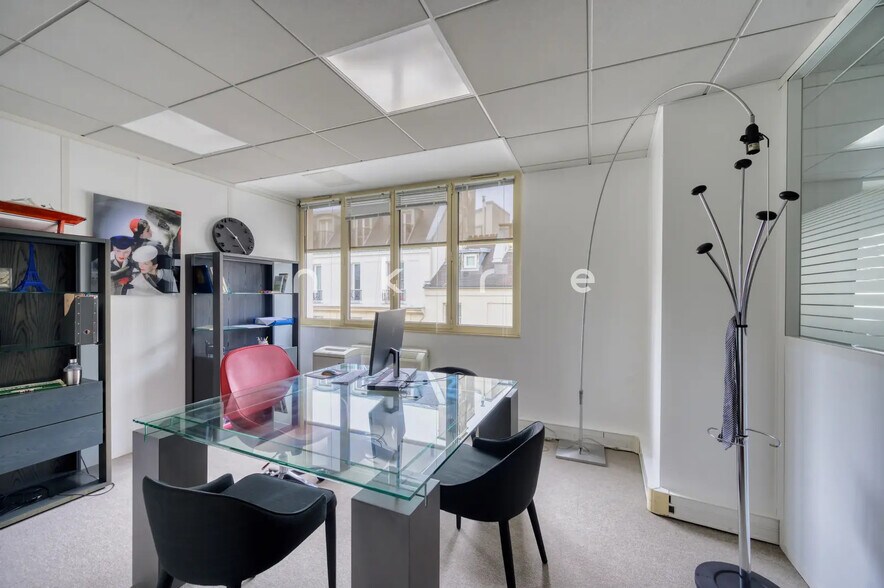 Office in Paris for lease - Interior Photo - Image 2 of 17