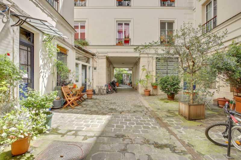 Office in Paris for lease Building Photo- Image 1 of 2