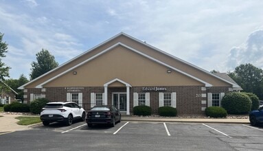 215 S Platte Clay Way, Kearney, MO for lease Building Photo- Image 2 of 3