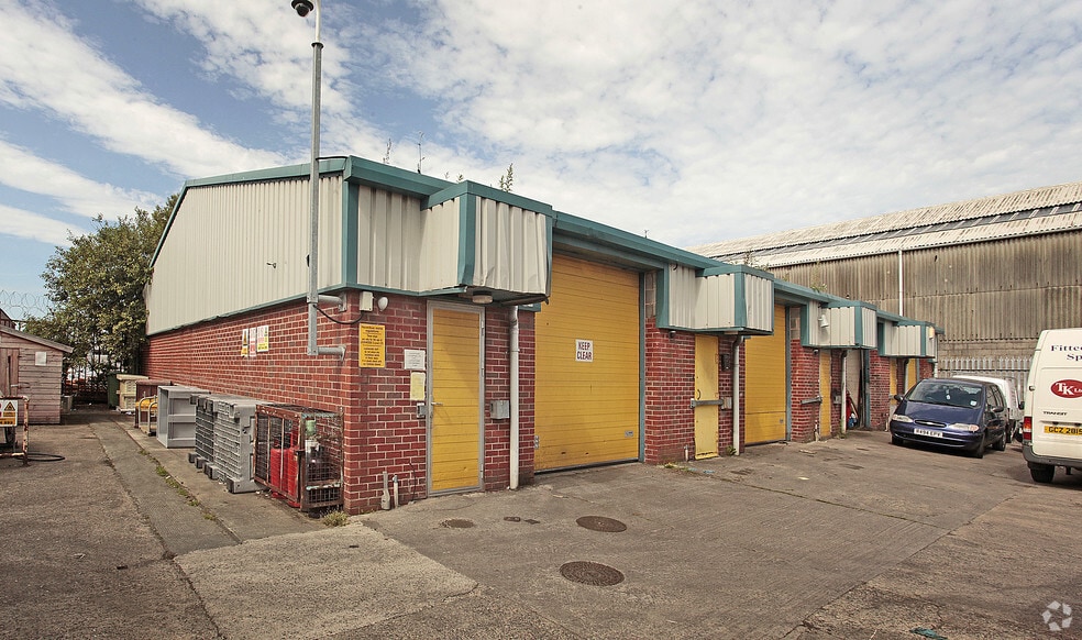 Bridle Way, Bootle for lease - Primary Photo - Image 1 of 3