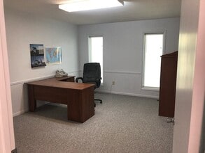 N Reynolds Rd, Toledo, OH for lease Interior Photo- Image 1 of 6