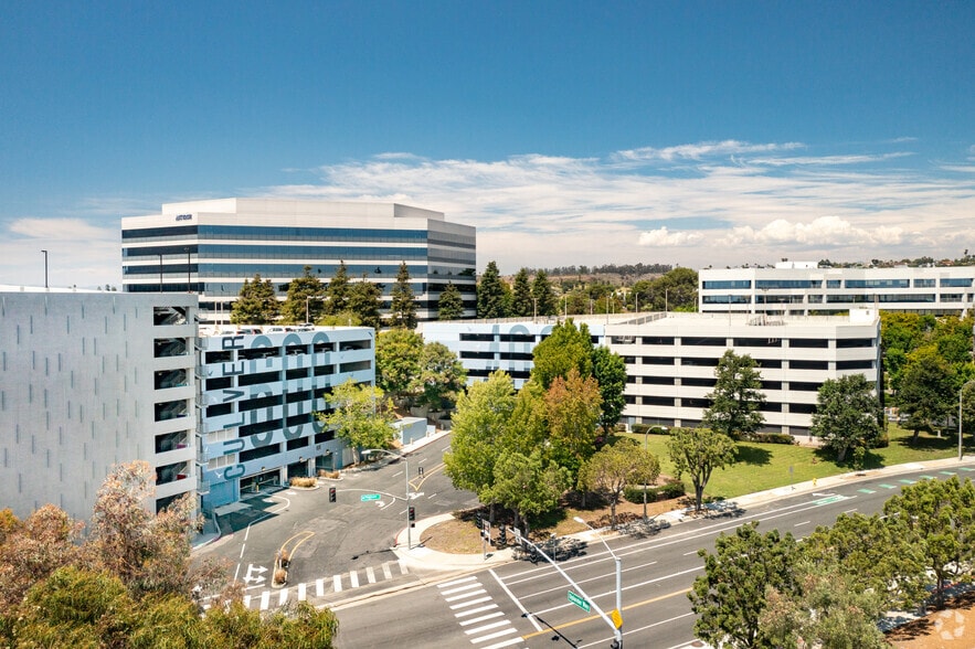 400 Corporate Pointe, Culver City, CA for lease - Building Photo - Image 2 of 22