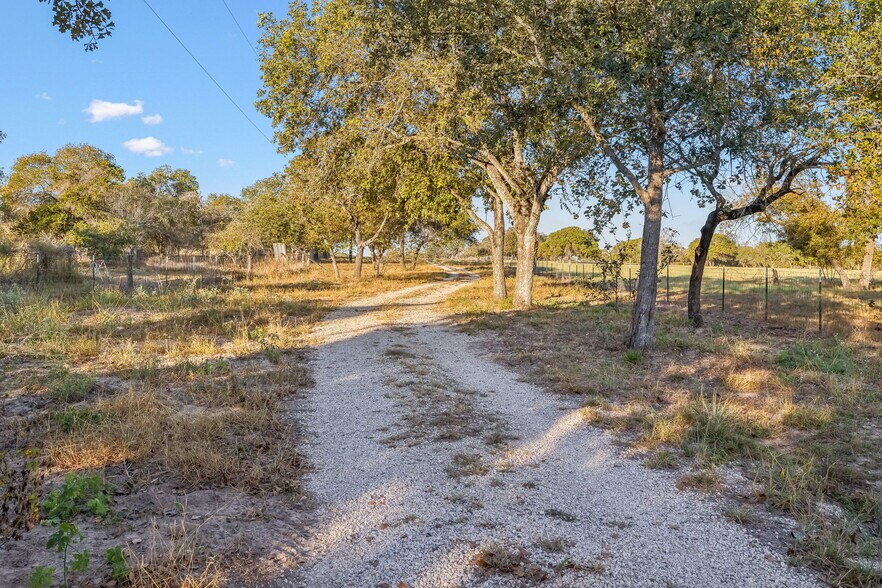 25743 Campbellton rd, San Antonio, TX for sale - Building Photo - Image 3 of 26