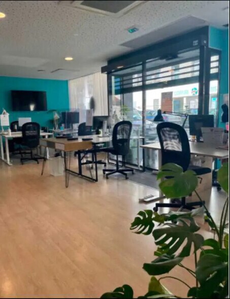 Office in Pessac for lease - Interior Photo - Image 3 of 9
