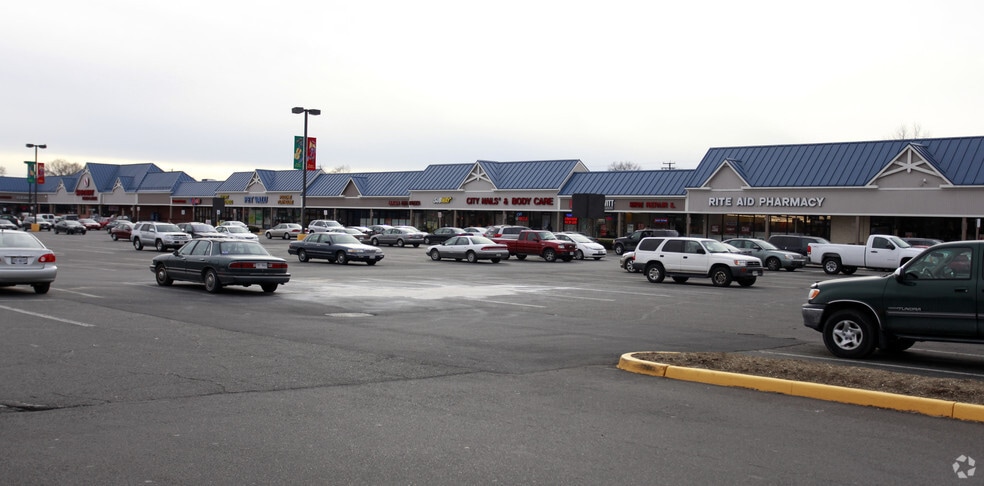 6050-6144 Rose Hill Dr, Alexandria, VA for lease - Primary Photo - Image 2 of 13