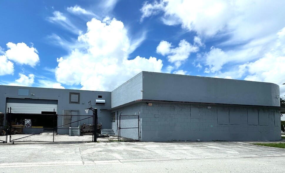 286-288 NE 67th St, Miami, FL for lease - Building Photo - Image 1 of 3