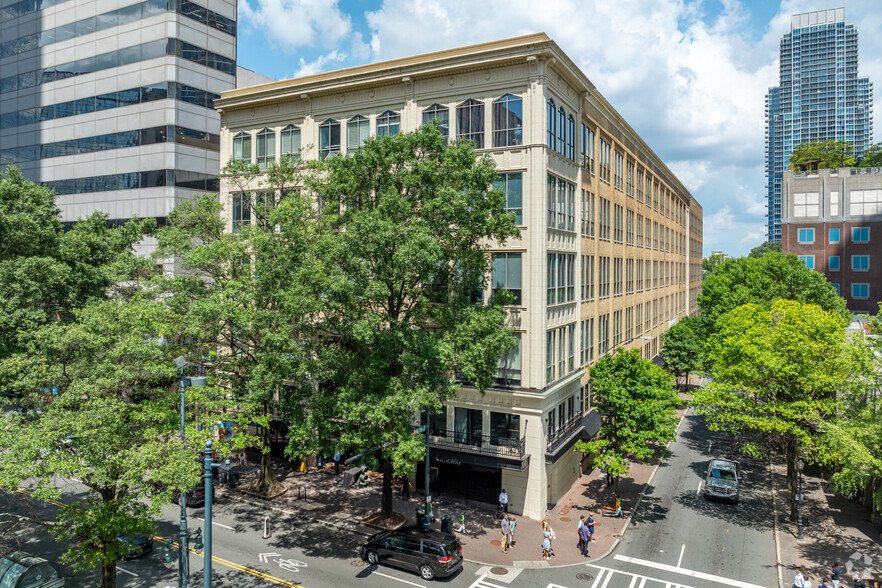 127 N Tryon St, Charlotte, NC for lease - Building Photo - Image 2 of 7