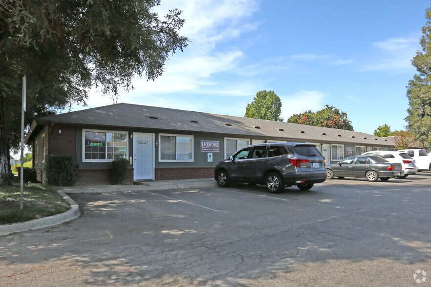 670 E Bullard Ave, Fresno, CA 93710