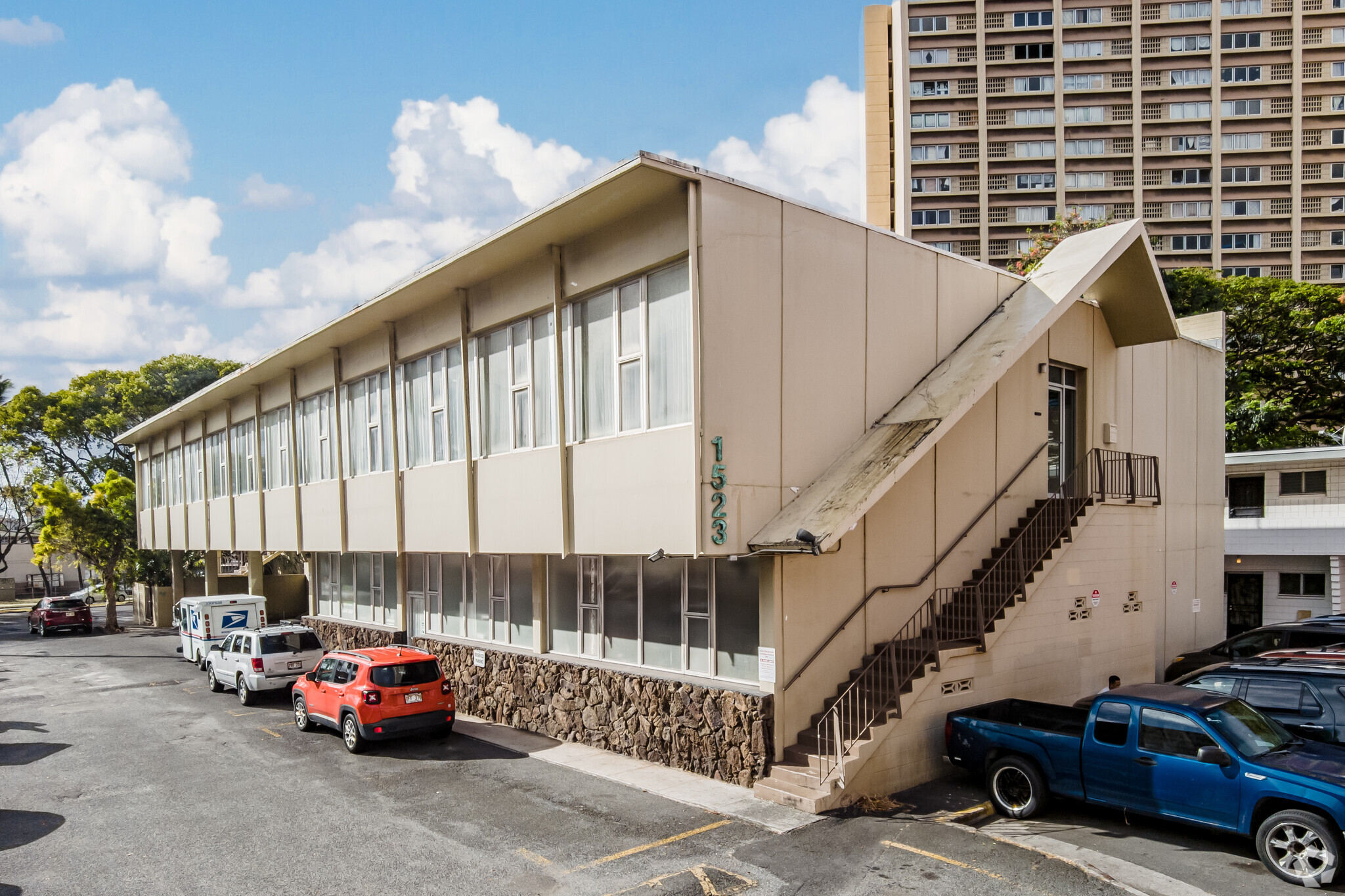 1523 Kalakaua Ave, Honolulu, HI for lease Building Photo- Image 1 of 3