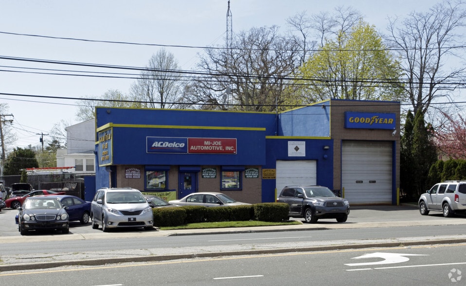 632 Broadway, Amityville, NY 11701