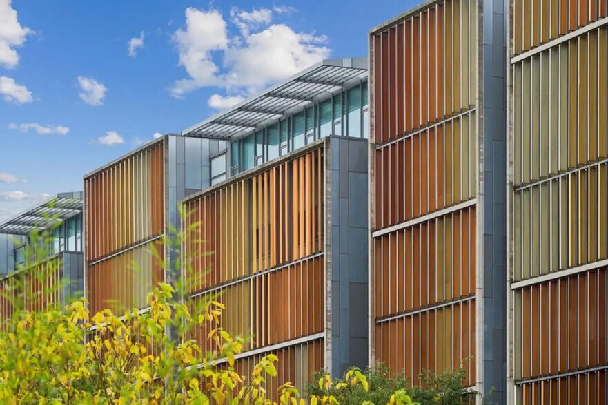 Office in Lyon for lease - Building Photo - Image 2 of 16