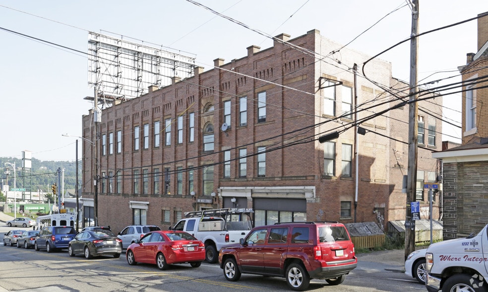 100-102 E Eighth Ave, Homestead, PA for lease - Building Photo - Image 2 of 4