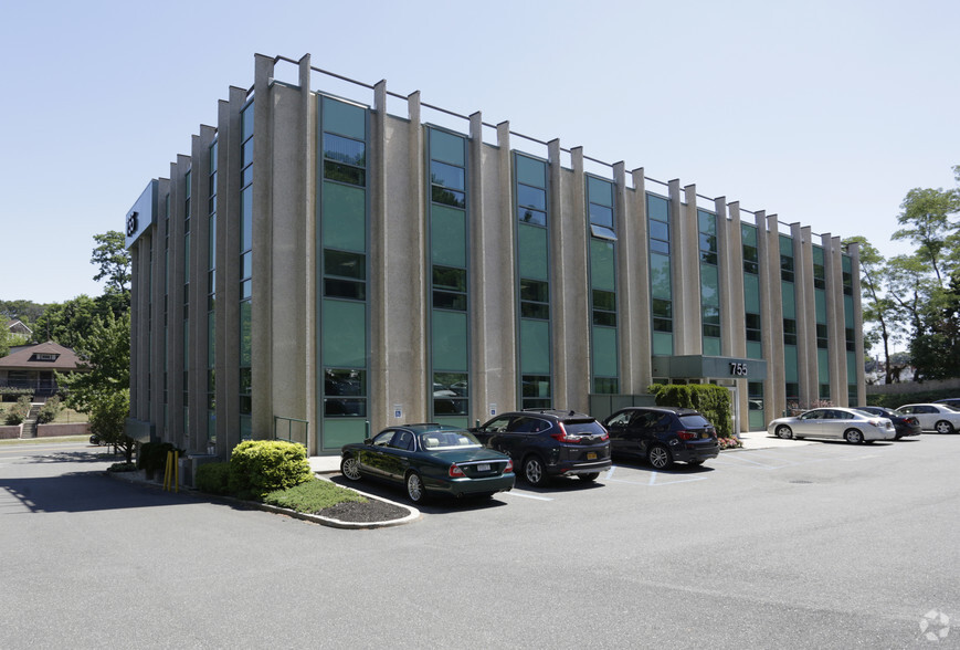 755 New York Ave, Huntington, NY for lease - Building Photo - Image 3 of 7